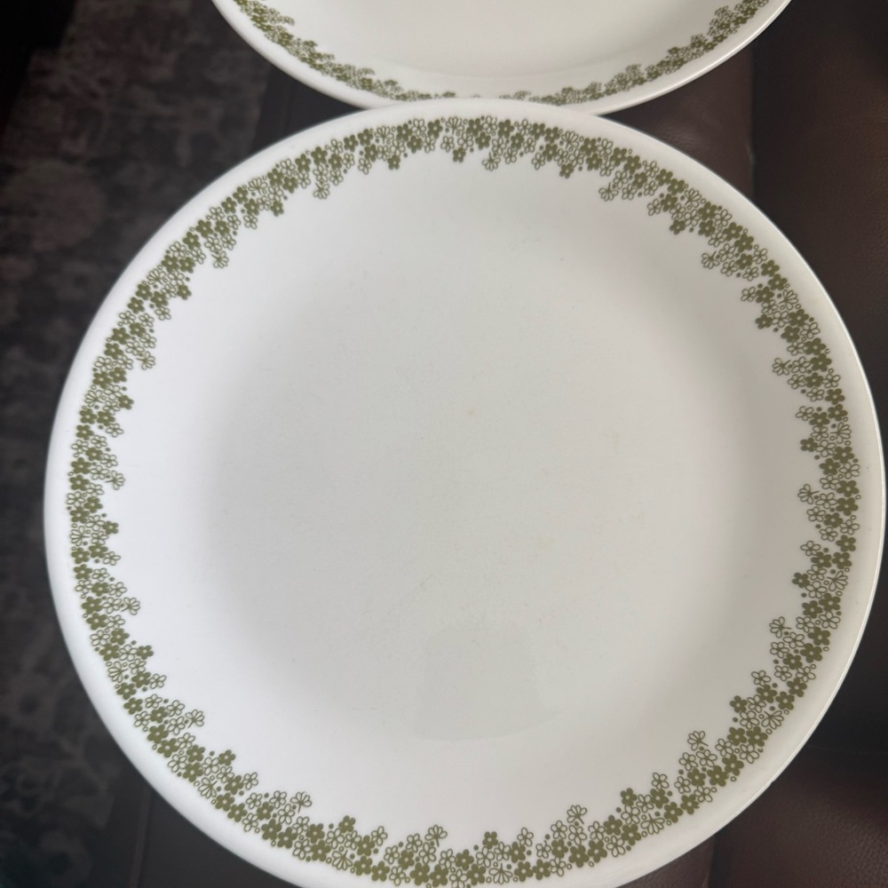 Corelle Spring Blossom/Crazy Daisy  4 White Dinner Plate with Green Pattern